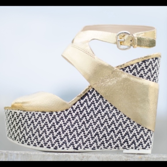 Enzo Angiolini Shoes - NEW ENZO ANGIOLINI Sandal Gold Platform Wedge Sz 7